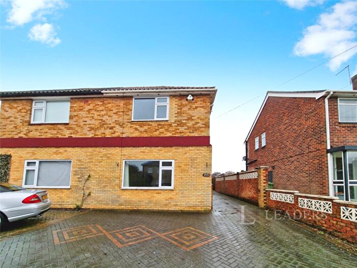 3 Bedroom Semi Detached House To Rent In Chestnut Avenue, SO50