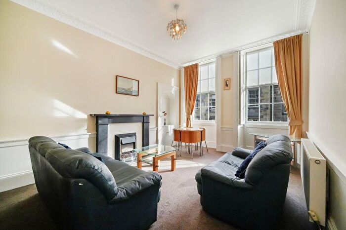 3 Bedroom Flat For Sale In / Barony Street, Edinburgh, EH3