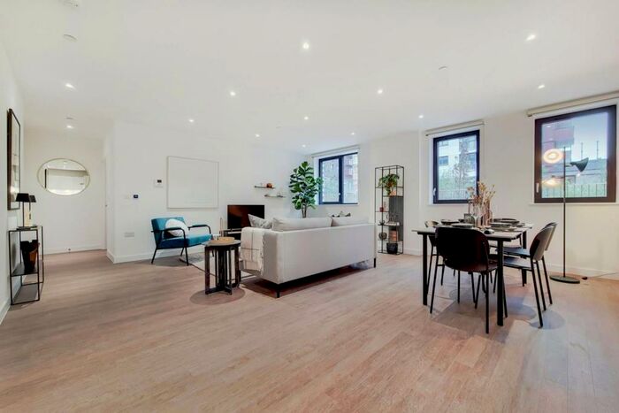 3 Bedroom Flat To Rent In Equipment Works, Walthamstow, London, E17