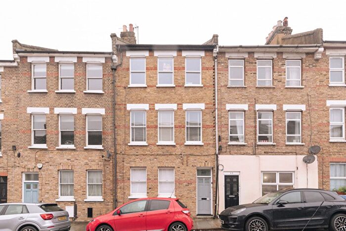 3 Bedroom Flat For Sale In Ivanhoe Road, Camberwell, SE5