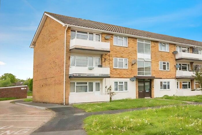 1 Bedroom Flat For Sale In Powell Crescent, Totton, Southampton, SO40