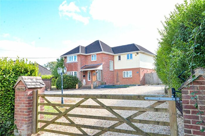 4 Bedroom Detached House For Sale In Middle Road, Tiptoe, Lymington, Hampshire, SO41