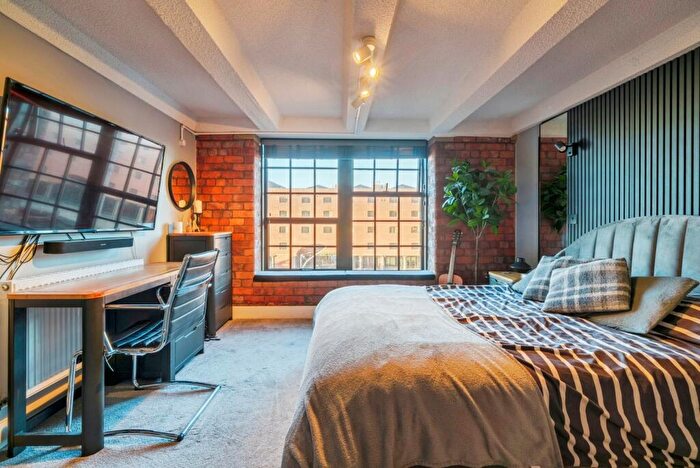 2 Bedroom Flat For Sale In Regent Road, Liverpool, Merseyside, L3