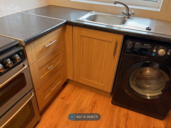 3 Bedroom Flat To Rent In Broad St, Bromsgrove, B61