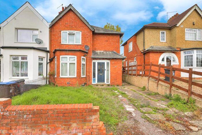 3 Bedroom Semi-Detached House For Sale In Kingsland Avenue, Northampton, NN2