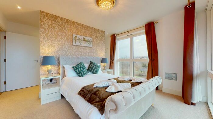 2 Bedroom Flat To Rent In Lakeside Drive, London, NW10