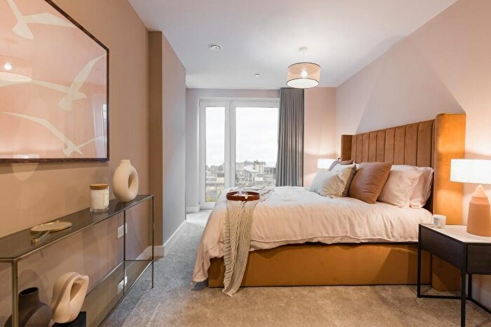 2 Bedroom Apartment To Rent In Melvin Walk, Edinburgh, EH3