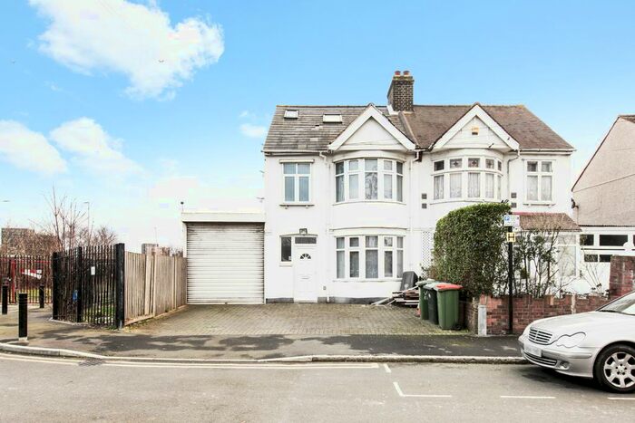 6 Bedroom End Of Terrace House To Rent In Watson Avenue, London, E6