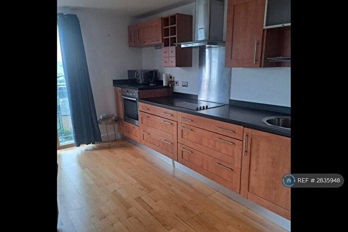 1 Bedroom Flat To Rent In Mcclintock House, Leeds, LS10