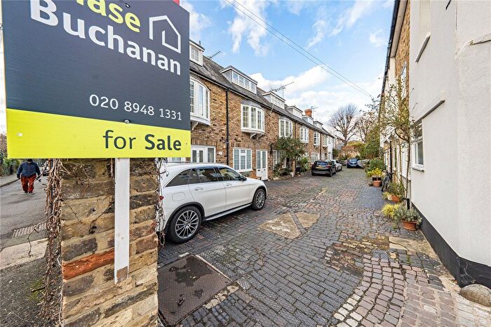 3 Bedroom Terraced House For Sale In Lonsdale Mews, Richmond, TW9