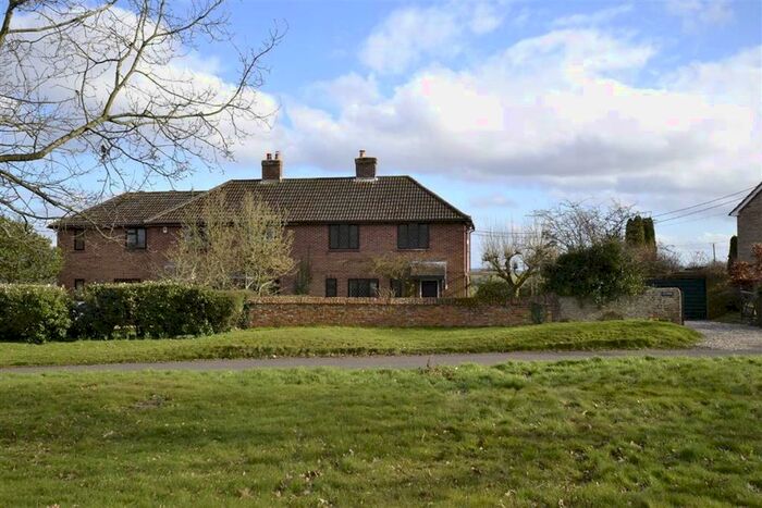 3 Bedroom Semi-Detached House For Sale In The Green, Leckhampstead, Berkshire, RG20