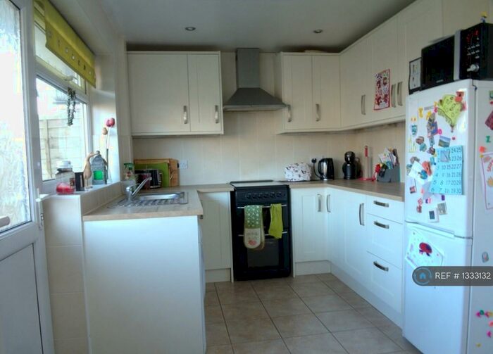 3 Bedroom Semi-Detached House To Rent In Macclesfield, Macclesfield, SK11