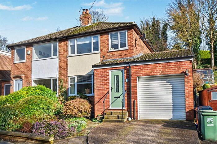 3 Bedroom Semi-Detached House For Sale In Oxford Drive, Kippax, Leeds, LS25