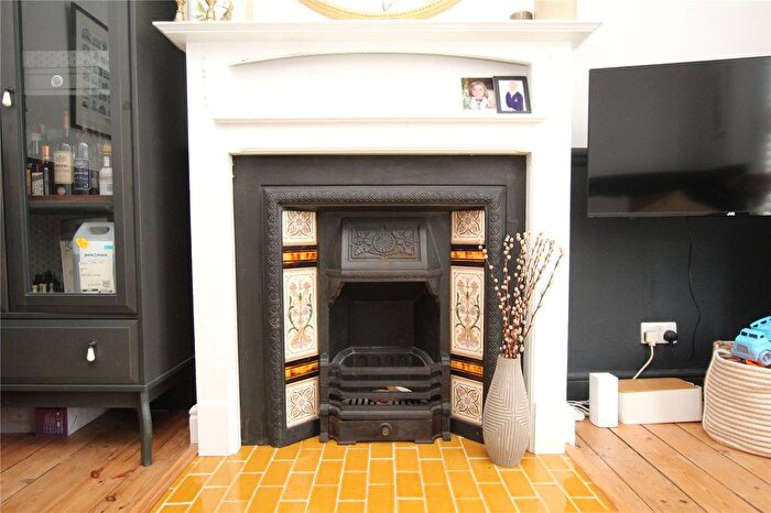 3 Bedroom Terraced House For Sale In Bramblebury Road, London, SE18