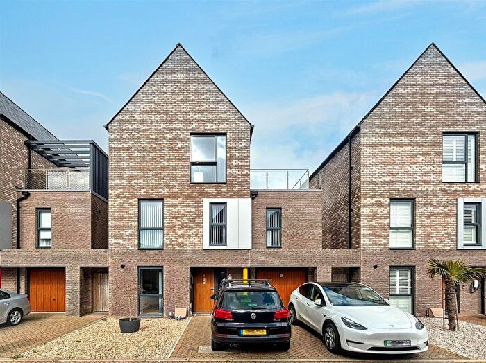 4 Bedroom Detached House To Rent In Genovesa Way, Eastbourne, BN23