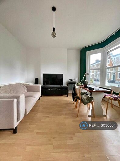 2 Bedroom Semi-Detached House To Rent In Woodhill, London, SE18