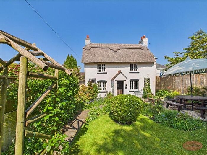 3 Bedroom Detached House For Sale In Christchurch Town Centre, BH23