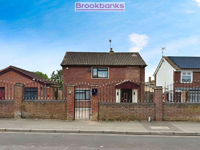 3 Bedroom Detached House For Sale In Neal Road, West Kingsdown, Sevenoaks, TN15