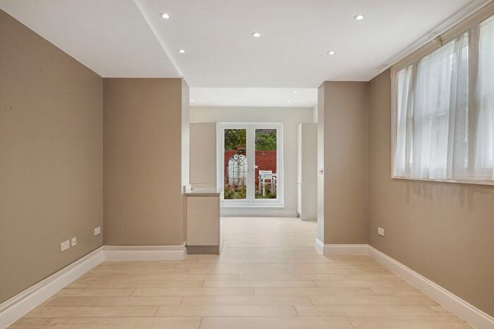 2 Bedroom Flat For Sale In Brougham, Acton, London, W3