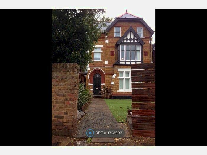 Studio To Rent In Ealing Broadway, London, W5