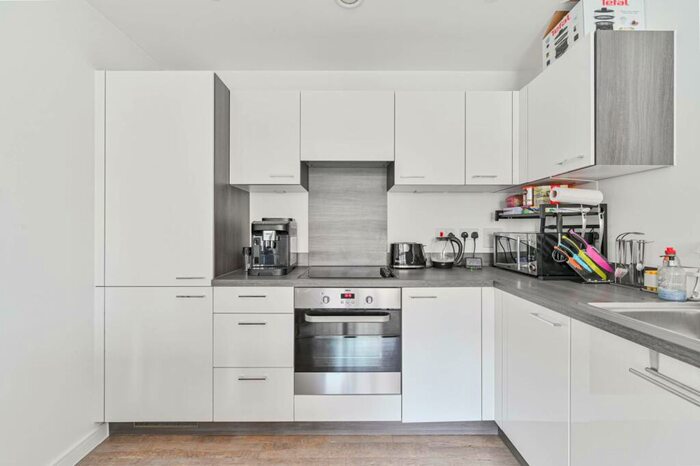 1 Bedroom Flat For Sale In Connersville Way, Purley Way, Croydon, CR0