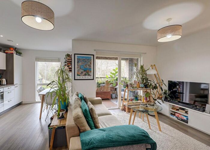 1 Bedroom Flat To Rent In Adenmore Road, Catford, SE6