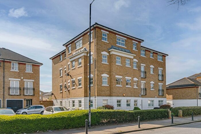 2 Bedroom Flat To Rent In Commercial Way, London, SE15