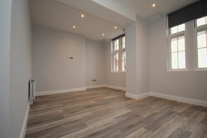 2 Bedroom Flat To Rent In The Old Post Office, Maidenhead, Berkshire, SL6