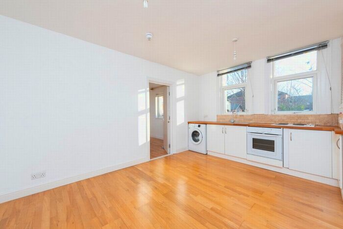 1 Bedroom Flat For Sale In Alexandra Road, Farnborough, GU14