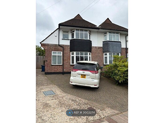 4 Bedroom Semi Detached House To Rent In Warwick Avenue, Edgware, HA8
