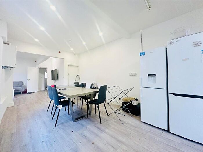 7 Bedroom House To Rent In Harlaxton Drive, Nottingham, NG7