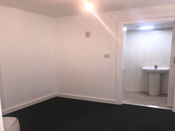 Flat To Rent In Bridge Road, Woolston, SO19