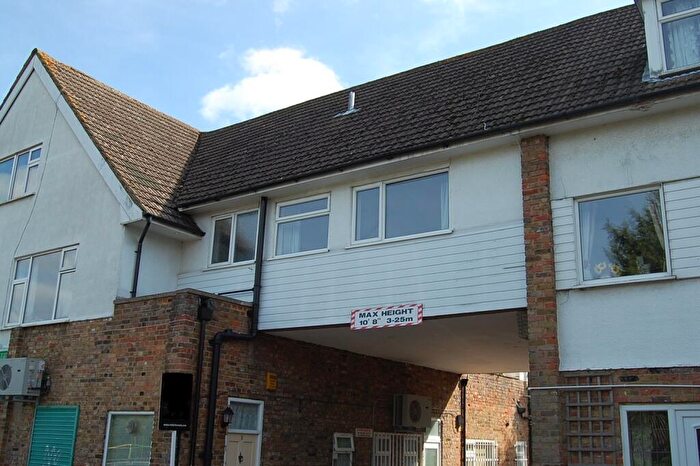 2 Bedroom Apartment For Sale In Layters Avenue, Chalfont St. Peter, Buckinghamshire, SL9