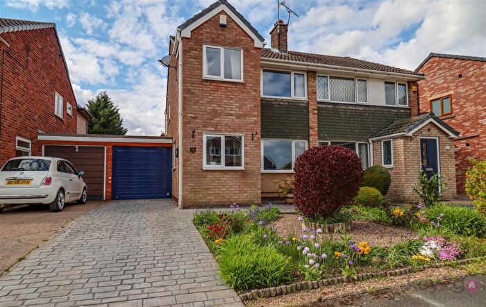 3 Bedroom Semi-Detached House For Sale In Laycock Avenue, Aston, Sheffield, S26