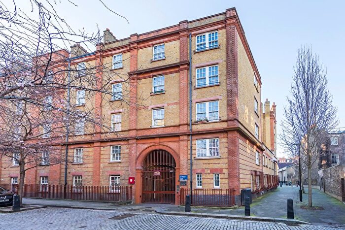 3 Bedroom Flat To Rent In Midhope Street, London, WC1H