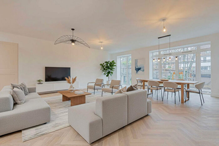 3 Bedroom Apartment For Sale In Chalkwell Avenue, Westcliff-on-Sea, SS0