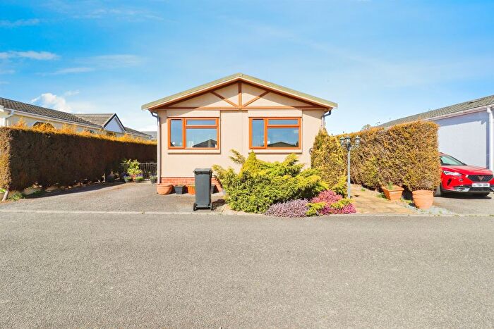 2 Bedroom Mobile/park Home For Sale In Eye Road, Brome, Eye, IP23