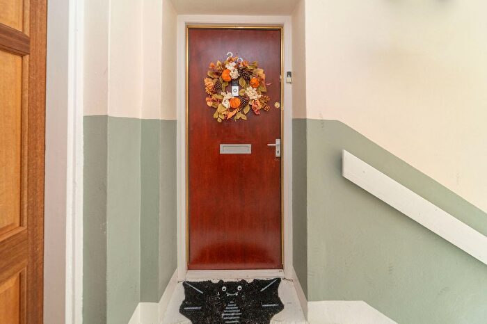 2 Bedroom Flat For Sale In Redhouse Court, Blackburn, EH47