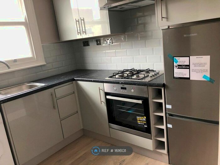 2 Bedroom Flat To Rent In Bow Common Lane, London, E3