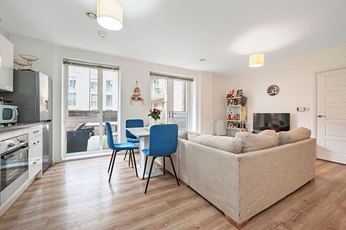 2 Bedroom Flat To Rent In Trobridge Parade, Mill Hill, London, NW9