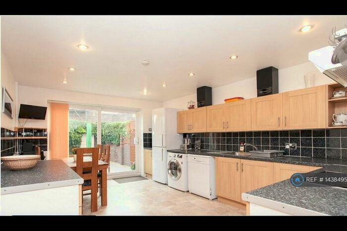 3 Bedroom Terraced House To Rent In Daubeney Road, London, E5