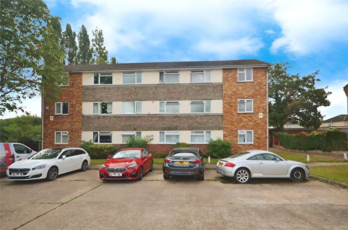 2 Bedroom Flat To Rent In Great Cullings, Romford, Essex, RM7