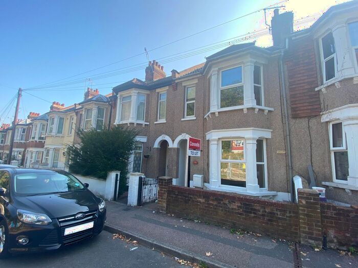 3 Bedroom Property To Rent In Boundary Road, Chatham, ME4