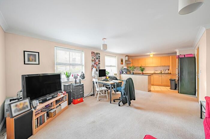 2 Bedroom Flat For Sale In Swindon, Wiltshire, SN25
