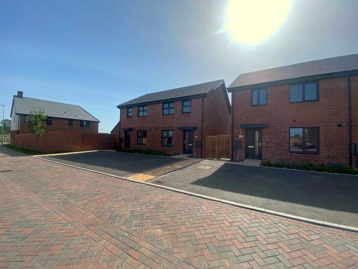 3 Bedroom End Of Terrace House For Sale In Halley Gardens, Clipstone Park, Leighton Buzzard, LU7