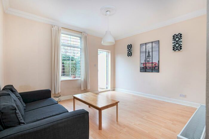 2 Bedroom Flat To Rent In Ouseley Road, London, SW12
