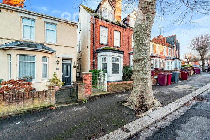 1 Bedroom Flat To Rent In Waverley Road, Reading RG30