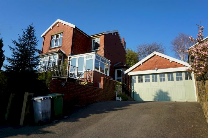 3 Bedroom Detached House To Rent In Carlinghow Hill, Birstall, Batley, WF17