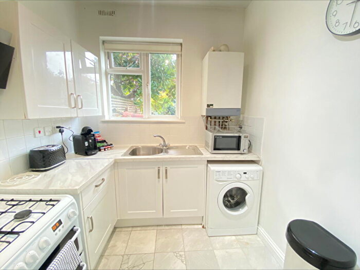 1 Bedroom Flat To Rent In Glycena Road, SW11