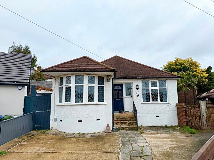 3 Bedroom Bungalow For Sale In Albany Close, Bexley, DA5